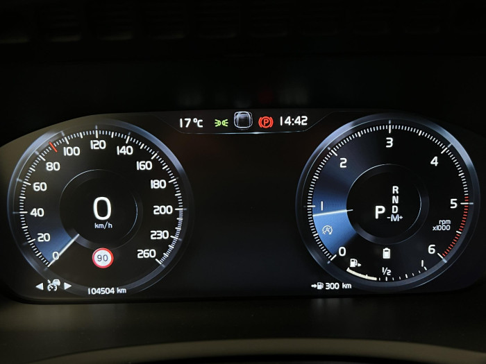 Volvo XC90 B5 AWD R-DESIGN 7MÍSTNÁ AUT