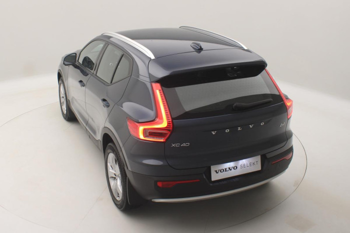 Volvo XC40 B4 MOMENTUM AUT REZERVACE 2.0 Momentum