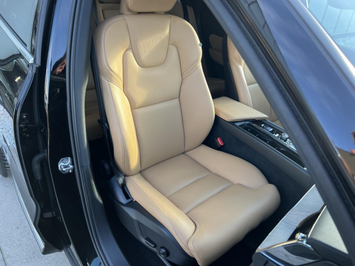 Volvo XC60 B4 AWD INSCRIPTION Aut CZ