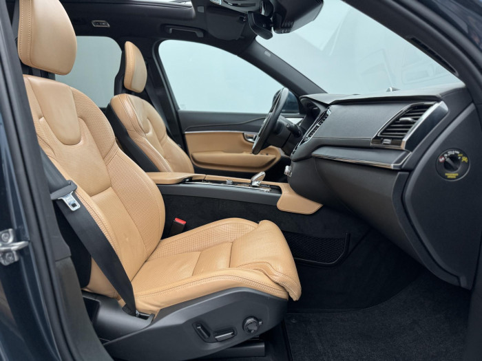 Volvo XC90 B5 AWD INSCRIPTION CZ 1.maj 7M
