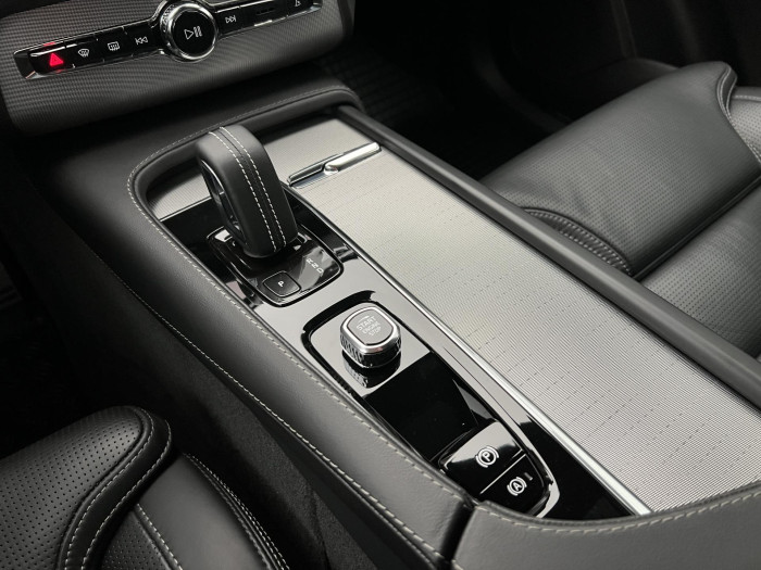 Volvo XC90 B5 AWD R-DESIGN 7MÍSTNÁ AUT