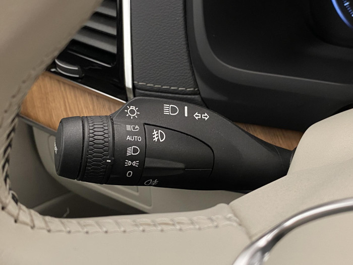 Volvo XC90 B5 AWD INCRIPTION REZERVACE