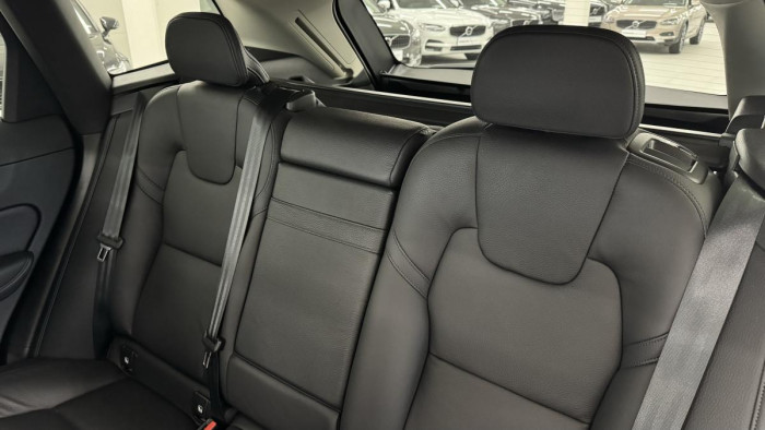 Volvo XC60 B5 AWD INSCRIPTION REZERVACE