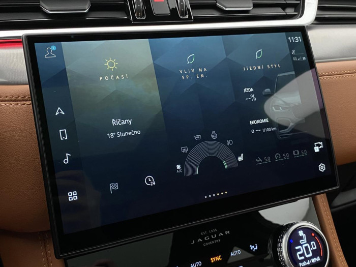 Jaguar F-Pace D300 R-DYNAMIC SE REZERVACE 3.0 d Dynamic SE