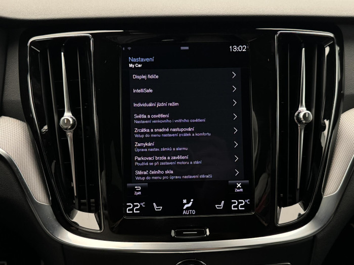 Volvo V60 B4 R-DESIGN AUT REZERVACE