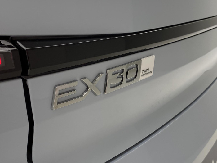 Volvo EX30 PURE ELECTRIC TWIN AWD ULTRA