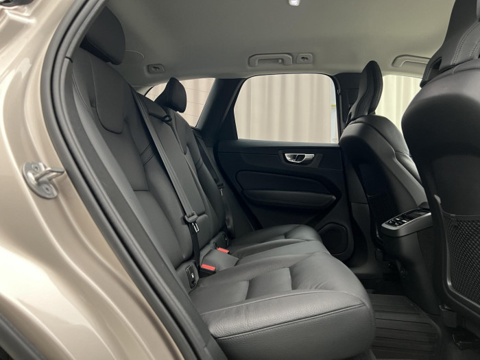 Volvo XC60 B4 AWD PLUS DARK AUT 1.maj.