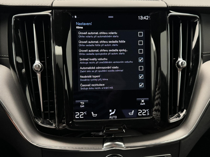Volvo XC60 B4 AWD INSCRIPTION REZERVACE