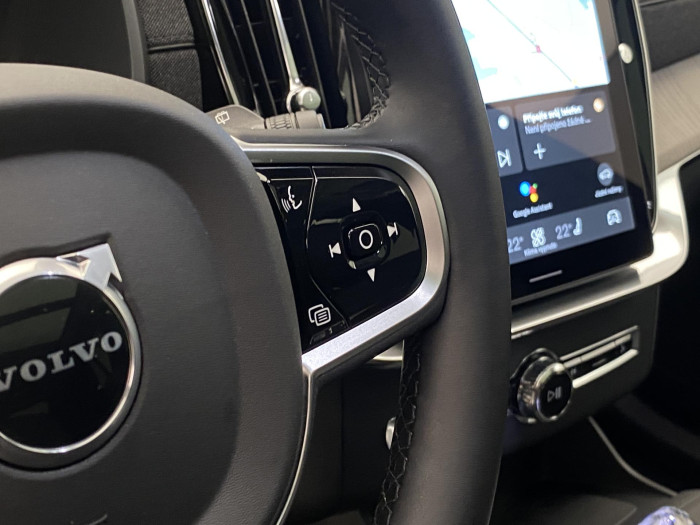 Volvo XC90 T8 AWD RECHARGE DARK REZERVACE