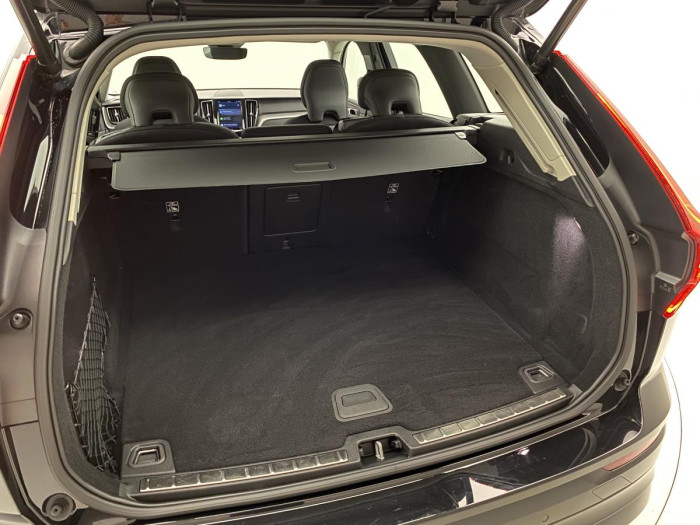 Volvo XC60 B4 MOMENTUM AUT CZ REZERVACE 2.0 Momentum