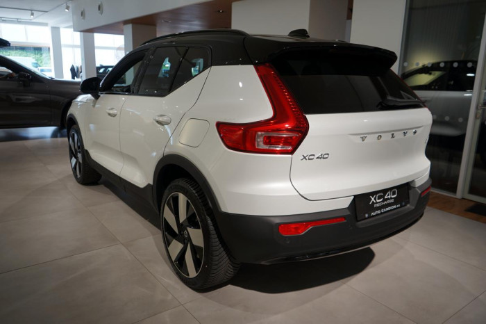 Volvo XC40 PURE ELECTRIC TWIN - Rezervace