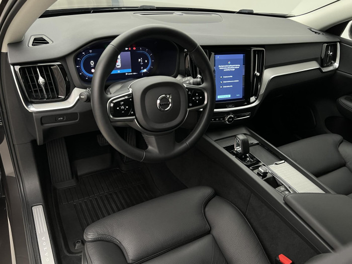 Volvo V60 B4 PLUS DARK AUT 1.maj.