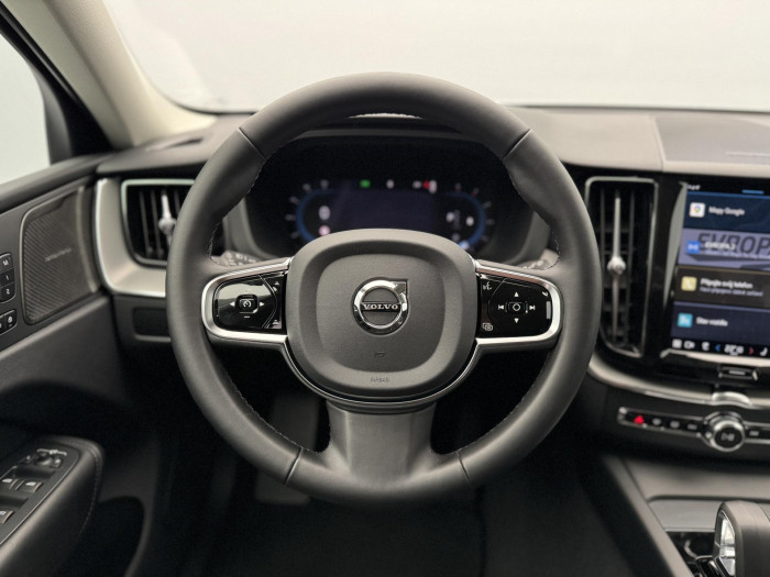 Volvo XC60 B4 AWD PLUS DARK AUT