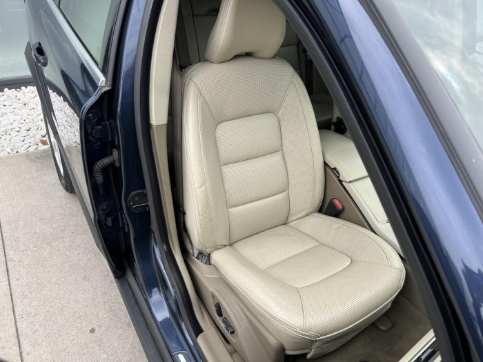 Volvo XC70 D5 AWD PARK. SENZORY Aut CZ 2.4 d