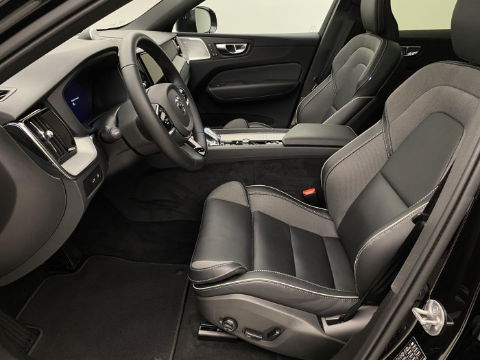 Volvo XC60 T8 AWD PLUG-IN PLUS REZERVACE