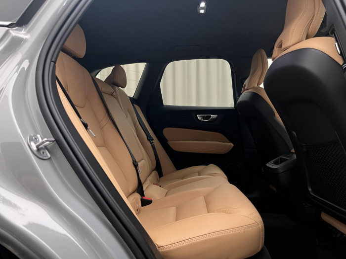 Volvo XC60 B4 AWD PLUS DARK AUT CZ