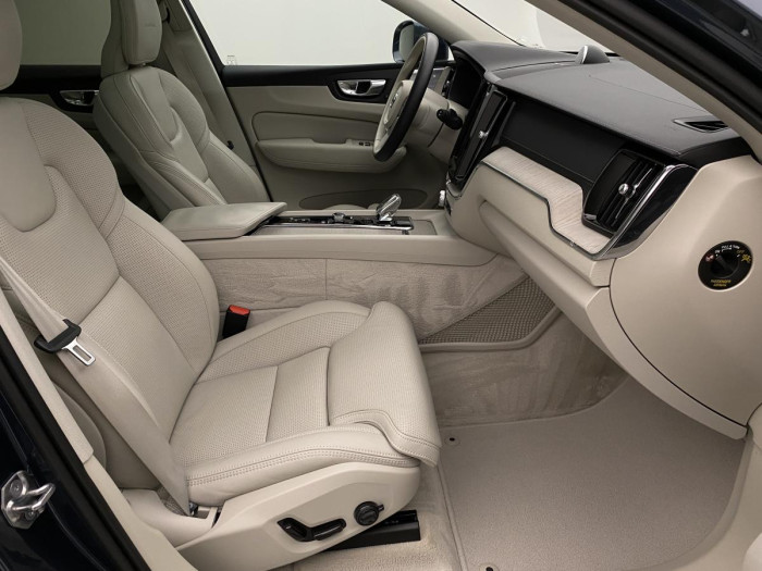 Volvo XC60 T8 AWD INSCRIPTION REZERVACE