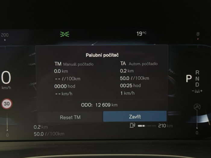 Volvo XC40 B3 PLUS DARK AUT REZERVACE