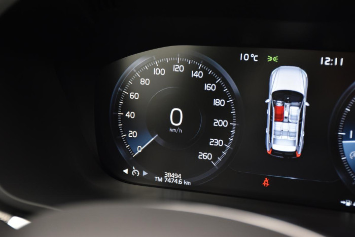 Volvo XC60 D3 R-Design 1.maj. REZERVACE 2.0 d