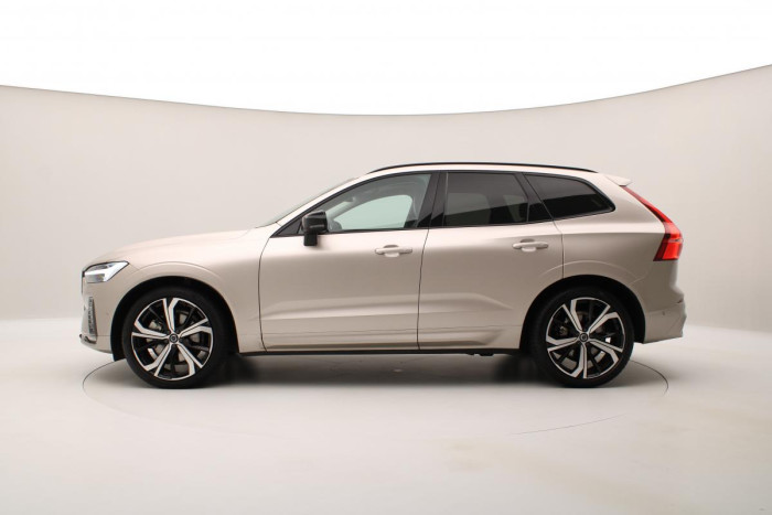 Volvo XC60 B5 AWD ULTIMATE REZERVACE