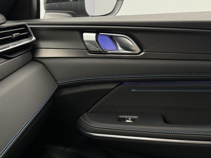 Lynk & Co 01 PHEV DCT AUT 1.maj