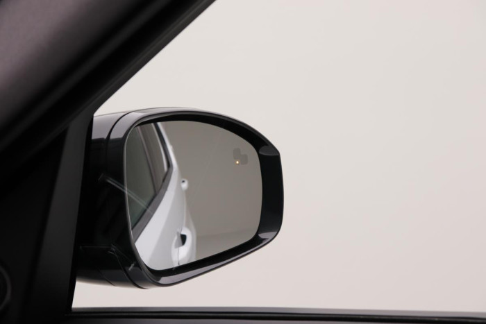 Land Rover Discovery D250 R-DYNAMIC SE REZERVACE 3.0 d Dynamic SE