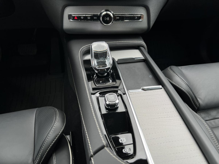 Volvo XC90 B5 AWD DARK ULT. 7MÍSTNÁ Aut