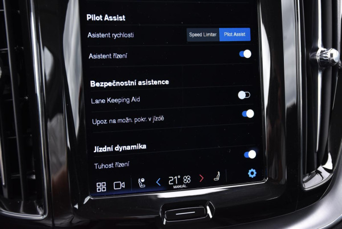 Volvo XC60 B4 AWD MOMENTUM REZERVACE 2.0 Momentum