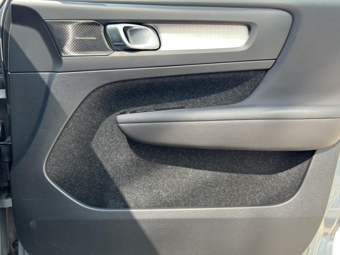 Volvo XC40 B4 AWD MOMENTUM Aut REZERVACE 2.0 Momentum