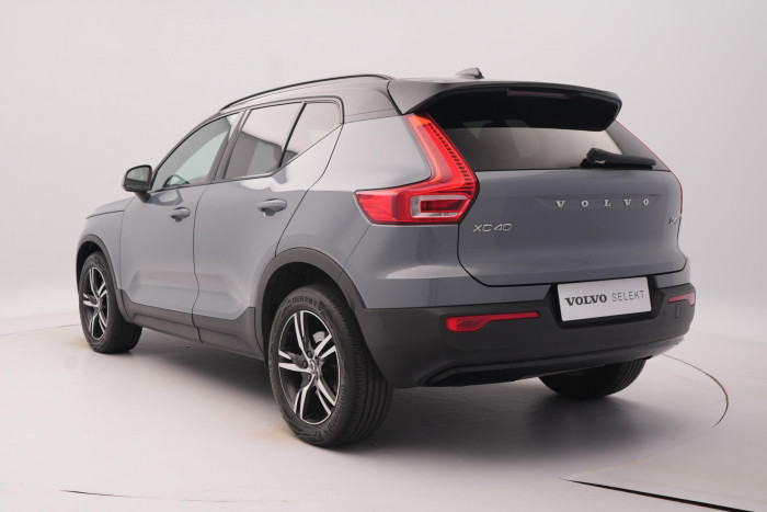 Volvo XC40 B4 AWD R-DESIGN AUT 1.maj CZ