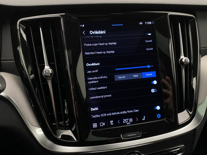 Volvo V60 B4 ULTIMATE DARK AUT REZERVACE