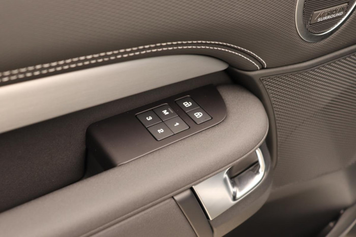 Land Rover Discovery D250 R-DYNAMIC SE REZERVACE 3.0 d Dynamic SE