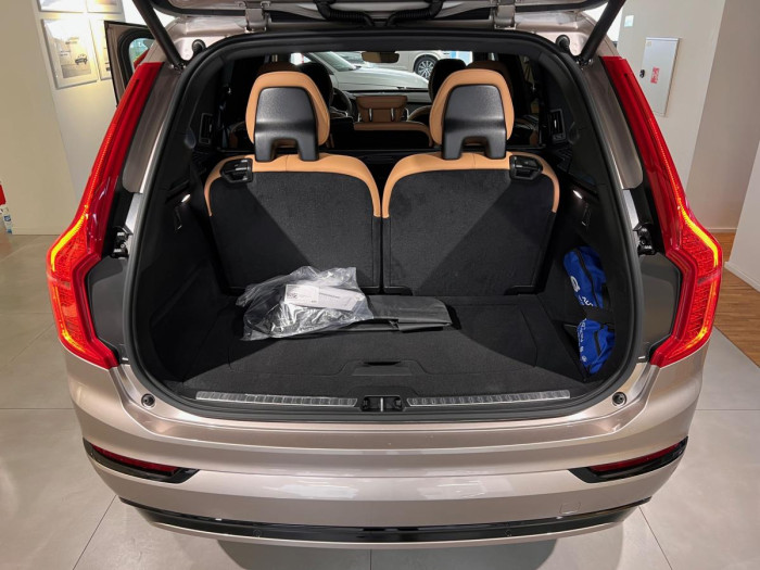 Volvo XC90 T8 AWD AUT  PLUS 7-míst 2.0 Plus