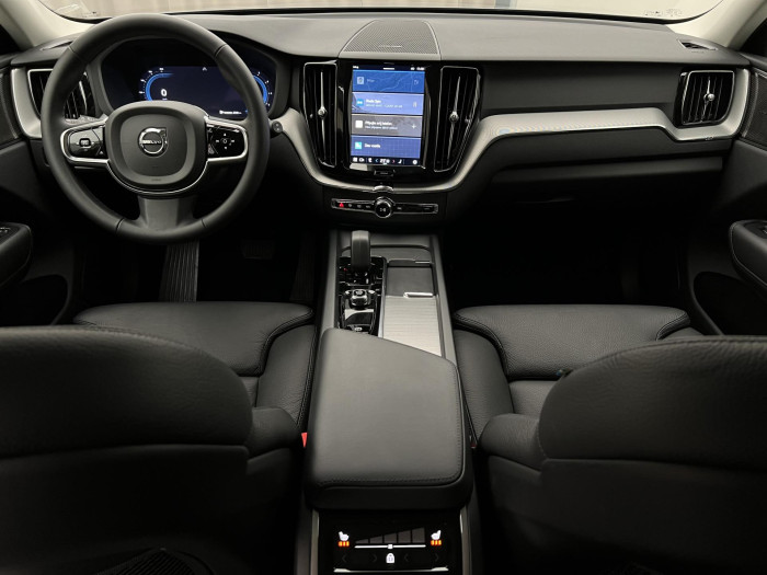 Volvo XC60 B4 AWD PLUS DARK AUT 1.maj.