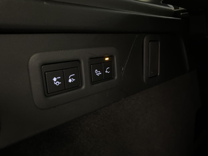 Land Rover Range Rover Velar D300 SE AWD AUT REZERVACE 3.0 d SE