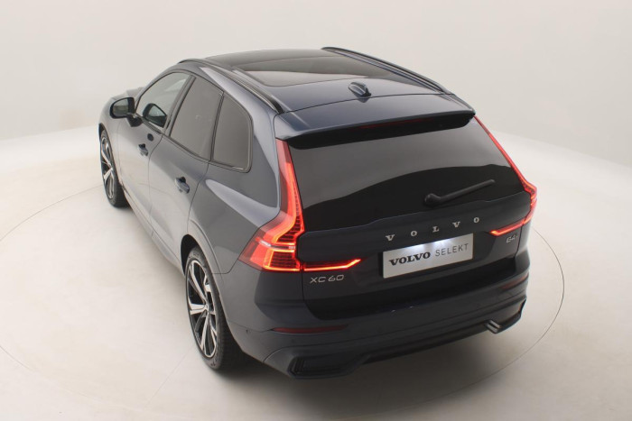 Volvo XC60 B4 AWD ULTIMATE DARK CZ 1.maj