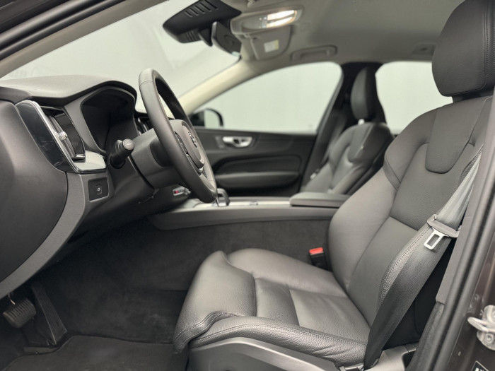 Volvo XC60 B5 AWD PLUS DARK AUT CZ 1.maj.