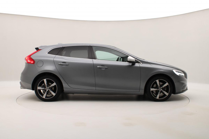 Volvo V40 T3 R-DESIGN AUT REZERVACE