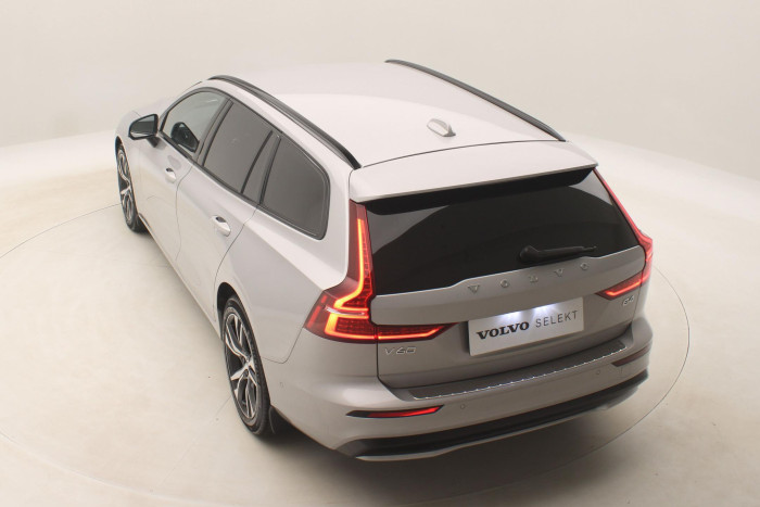 Volvo V60 B4 PLUS DARK AUT 1.maj