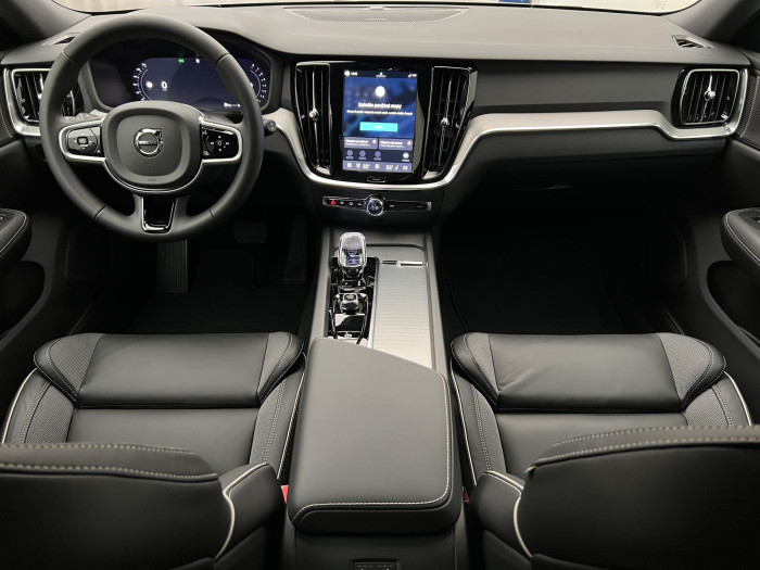 Volvo V60 B4 DARK PLUS