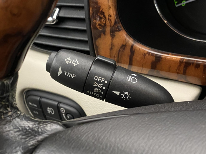 Jaguar XJ 4.2 V8 L EXECUTIVE AUT 1.maj 4.2 V8 Executive