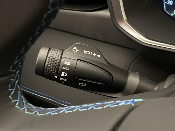 Lynk & Co 01 PHEV DCT AUT 1.maj REZERVACE