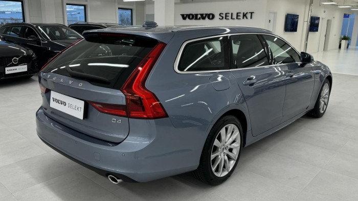Volvo V90 D4 MOMENTUM AUT REZERVACE 2.0 d Momentum