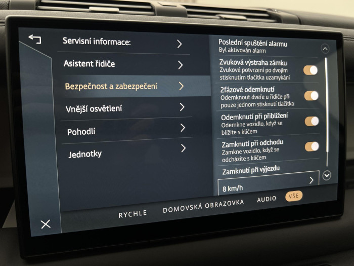 Land Rover Defender 110 D200 S AWD Aut REZERVACE 3.0 d