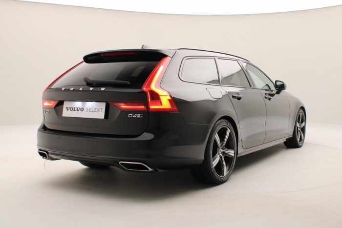 Volvo V90 D4 AWD R-DESIGN REZERVACE 2.0 d