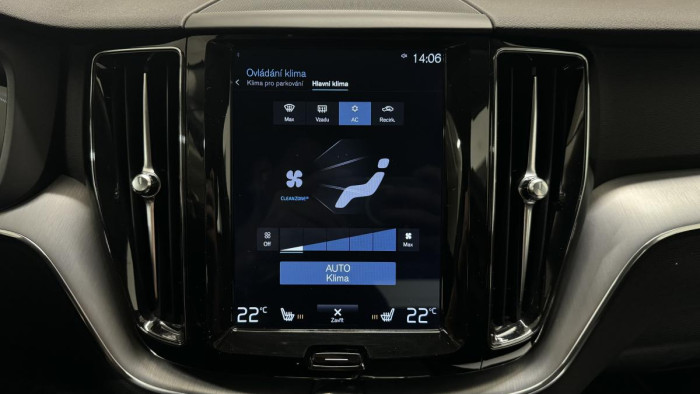 Volvo XC60 D4 AWD MOMENTUM REZERVACE 2.0 d Momentum