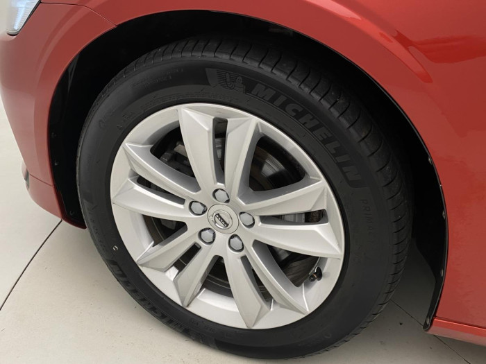 Volvo V60 B4 MOMENTUM AUT REZERVACE 2.0 Momentum