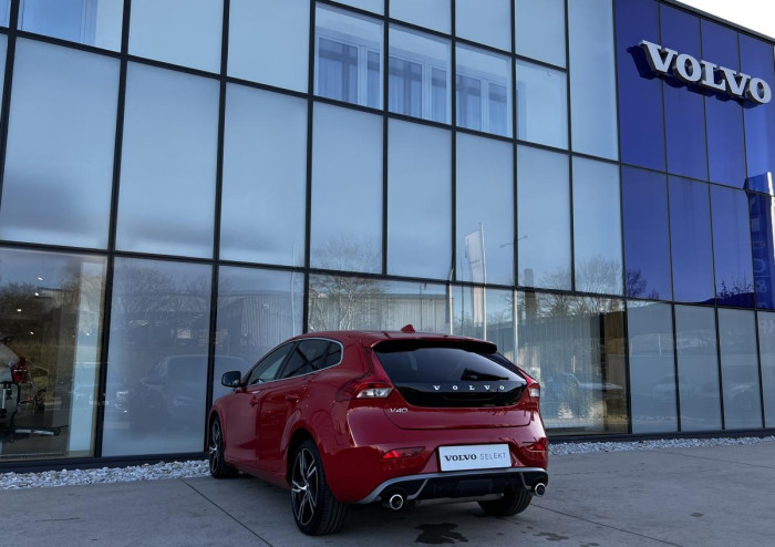 Volvo V40 T2 R-DESIGN 1.maj.