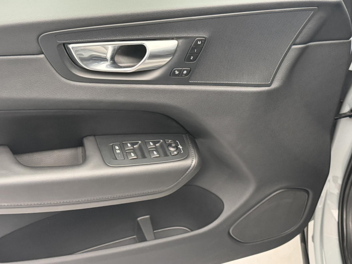 Volvo XC60 B5 AWD DARK PLUS CZ 1.maj