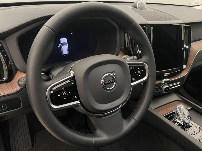 Volvo XC60 B5 AWD ULTIMATE AUT REZERVACE